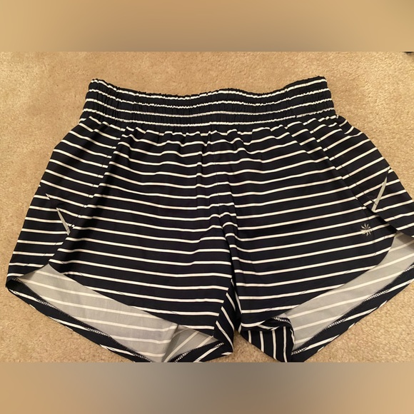 athleta shorts - Picture 1 of 4